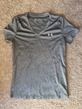Under Armour Women’s Charcoal Gray V-Neck Short Sleeve Tee